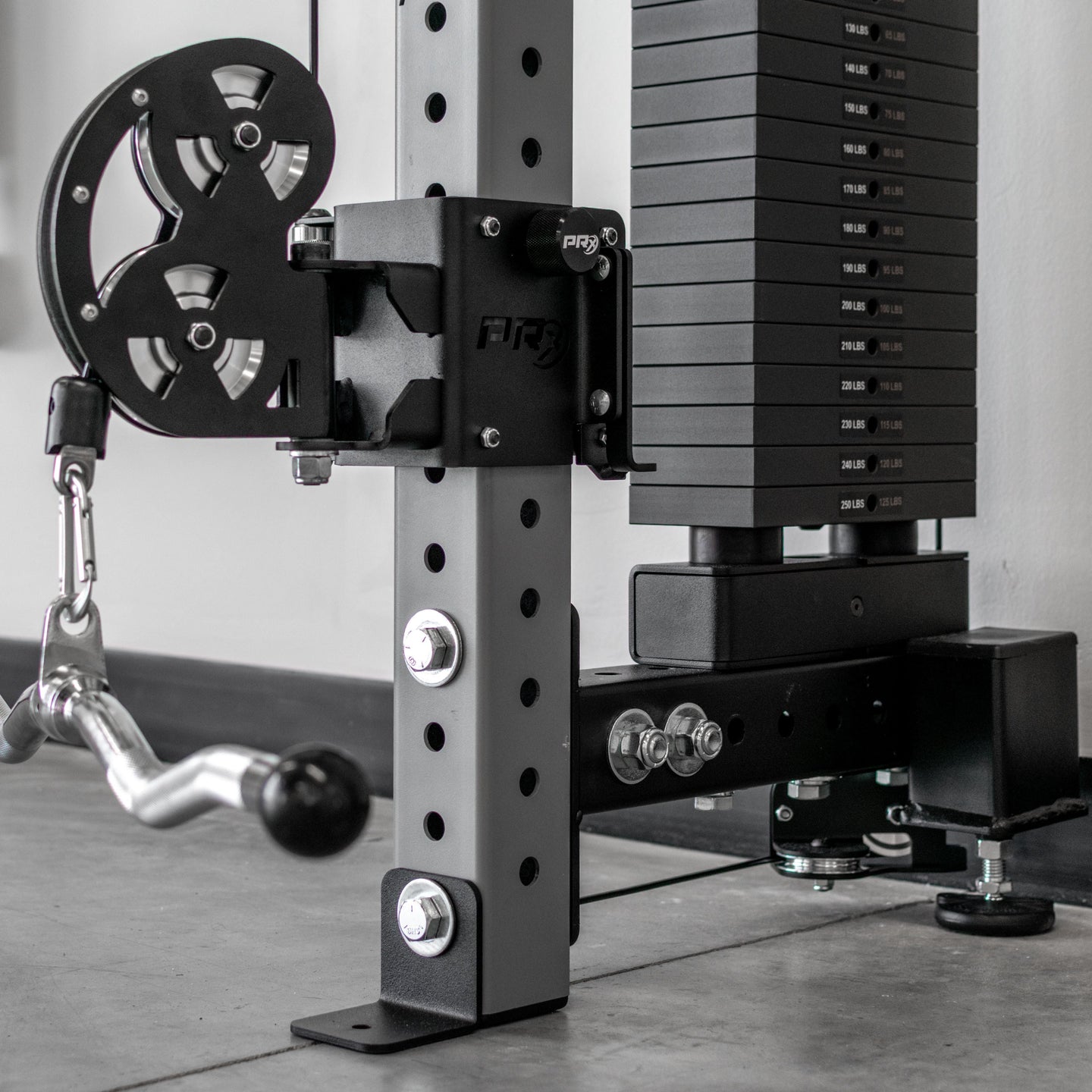 Adjustable crossmember and stringer board mounting detail