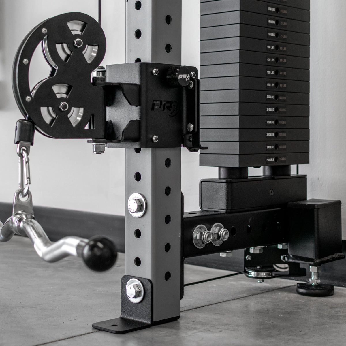Adjustable crossmember and stringer board mounting detail