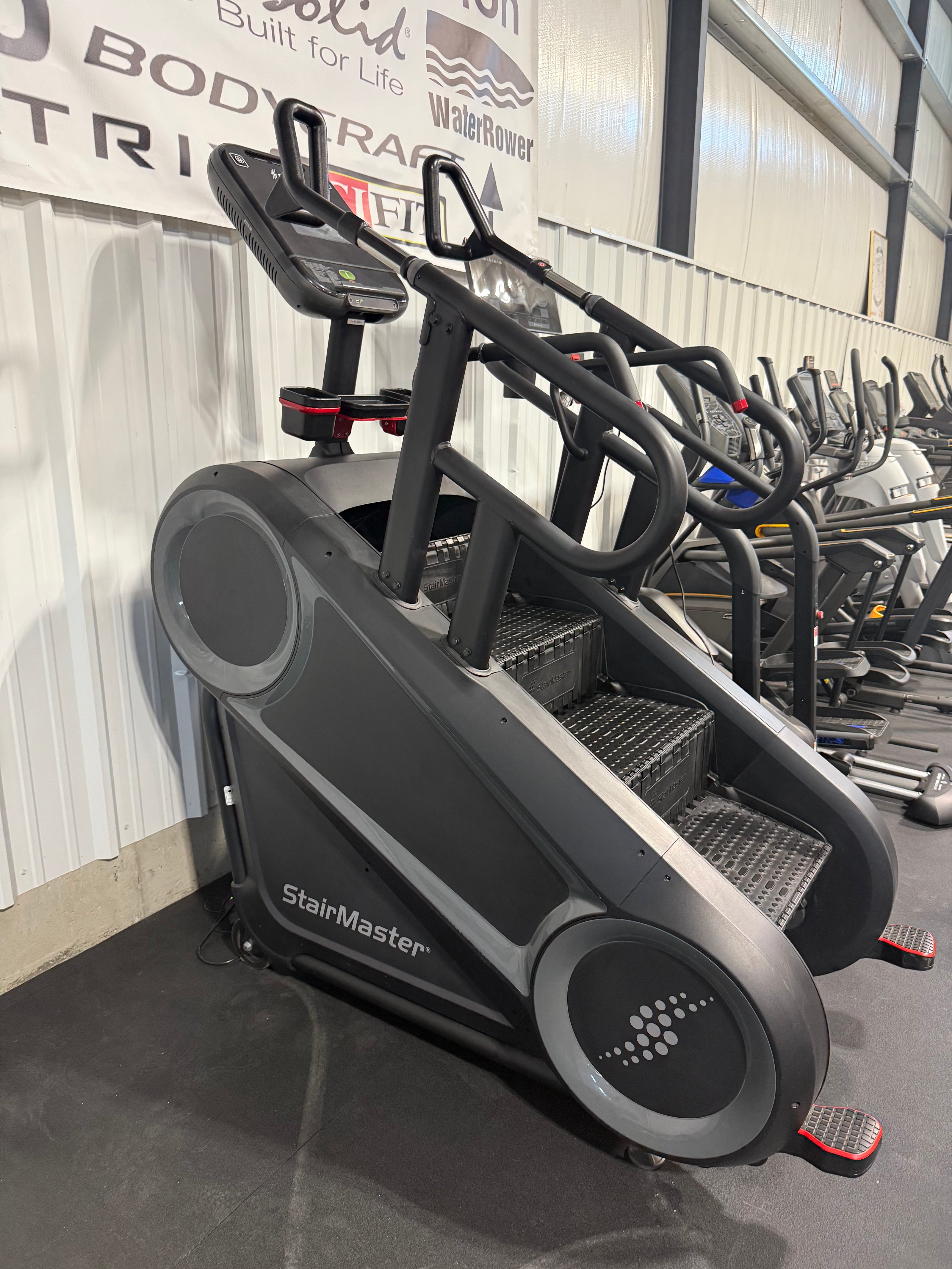 Stairmaster 10 Series Gauntlet w/10" Openhub Display (Certified Pre-Owned)