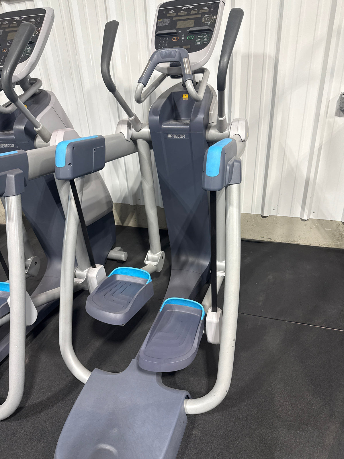 Precor AMT 835 with Open Stride (cosmetically damaged console (Certified Pre-Owned) (Copy)