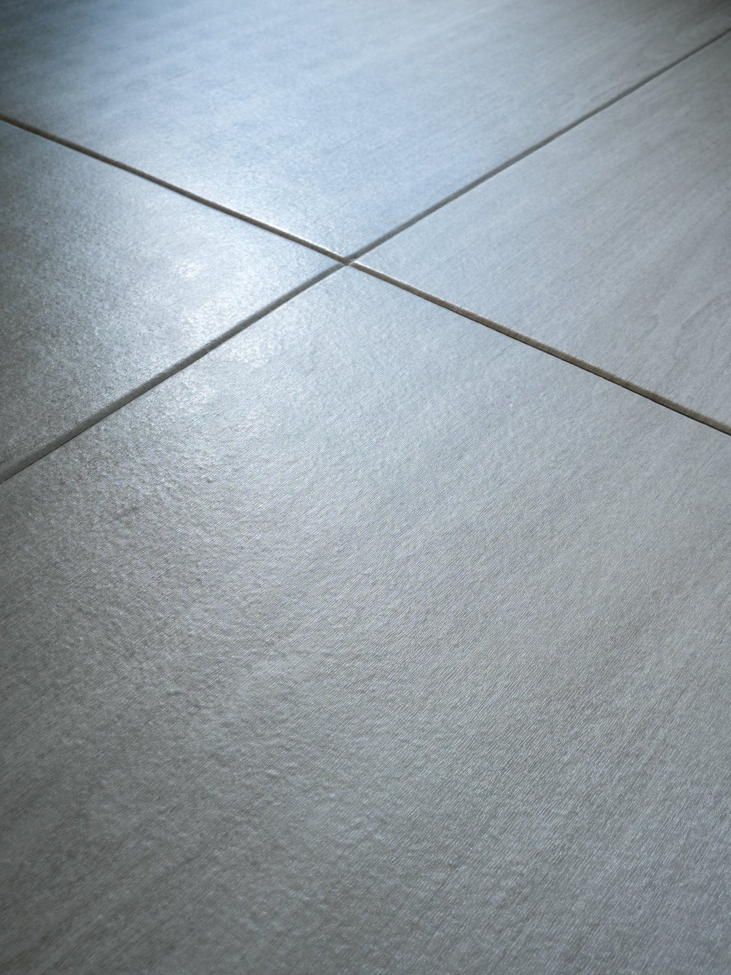 VersaFit™ Gapless WoodGrain Floor Tiles