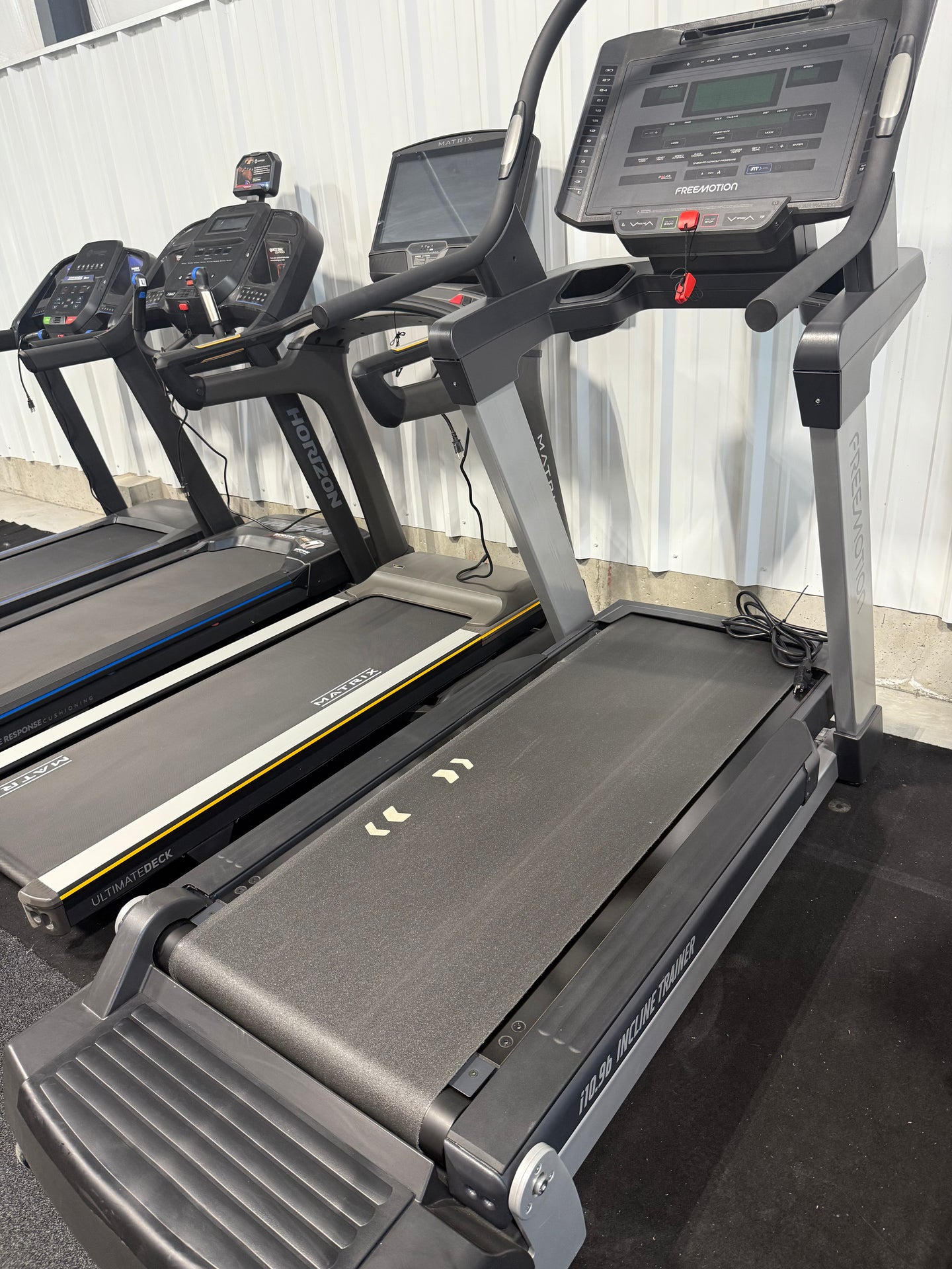 Slightly Used Freemotion i10.9b Incline Trainer (6 Hours of Use)